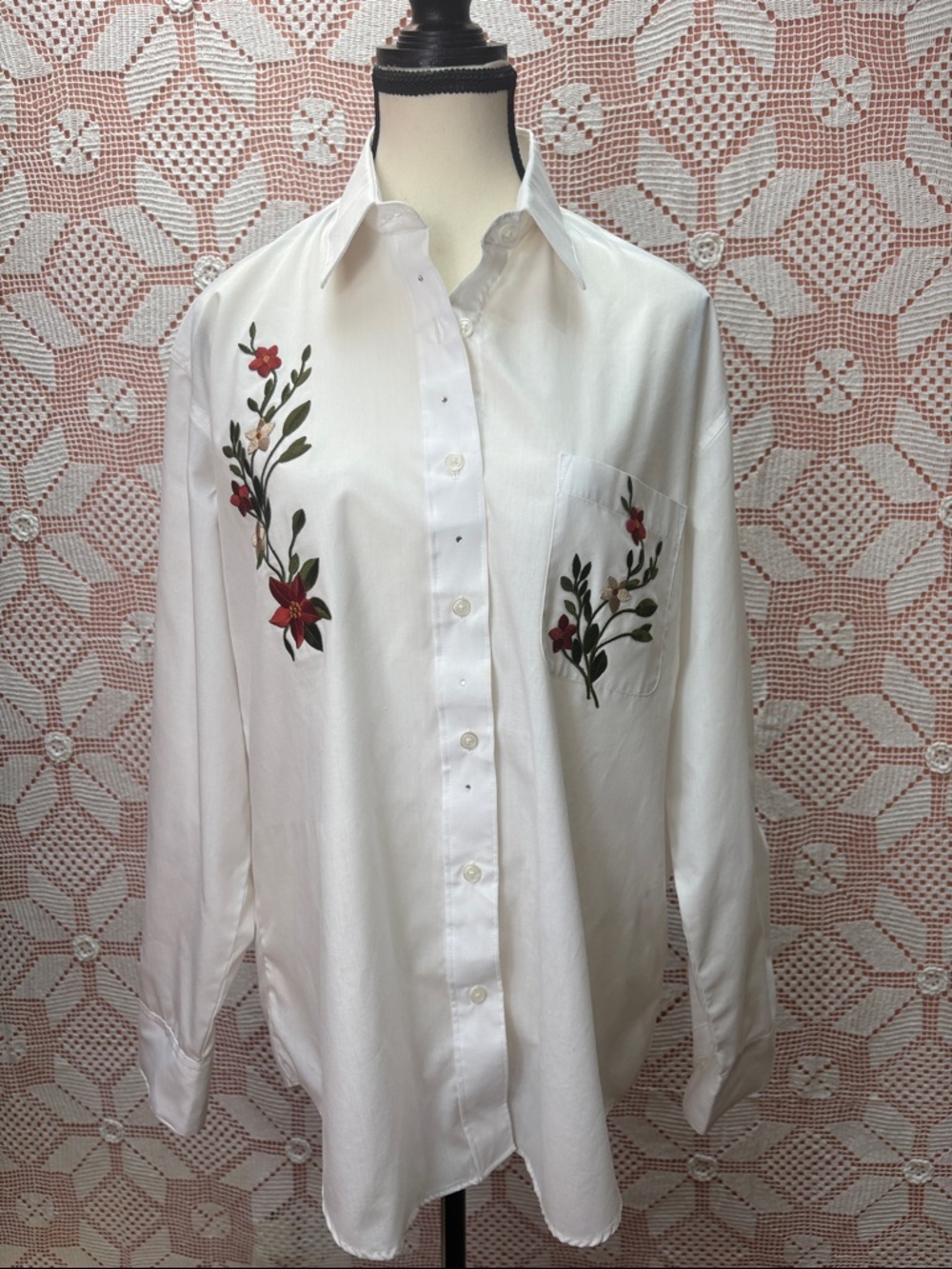 Vintage Floral Embroidered Button-Up Shirt Sz M